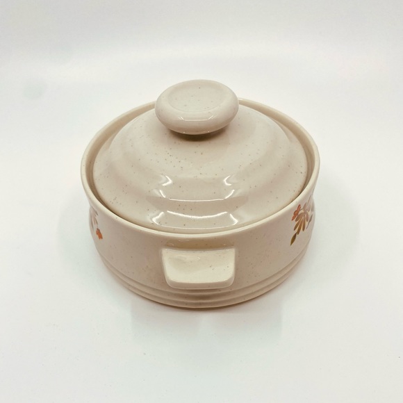 Vintage Capri Bake’n Store Stoneware Pot w/ Lid • 1970s Floral Daisy Crock - Picture 5 of 9